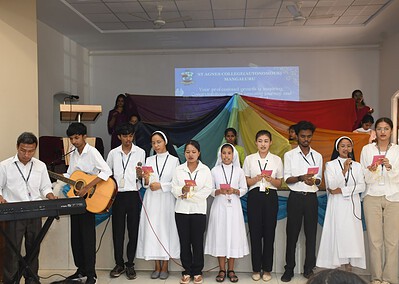 An elegant felicitation ceremony organised by Management and Students for the retired staffs