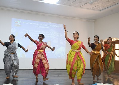 An elegant felicitation ceremony organised by Management and Students for the retired staffs