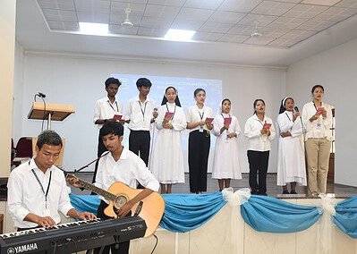 An elegant felicitation ceremony organised by Management and Students for the retired staffs