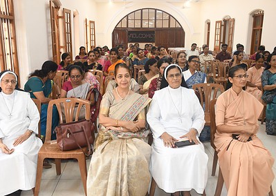 An elegant felicitation ceremony organised by Management and Students for the retired staffs