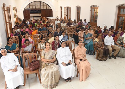 An elegant felicitation ceremony organised by Management and Students for the retired staffs