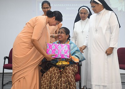 An elegant felicitation ceremony organised by Management and Students for the retired staffs