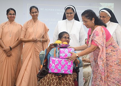 An elegant felicitation ceremony organised by Management and Students for the retired staffs