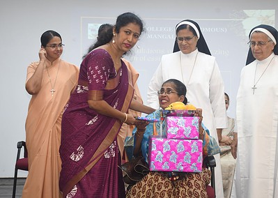 An elegant felicitation ceremony organised by Management and Students for the retired staffs