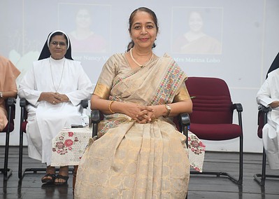 An elegant felicitation ceremony organised by Management and Students for the retired staffs