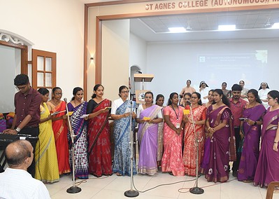 An elegant felicitation ceremony organised by Management and Students for the retired staffs